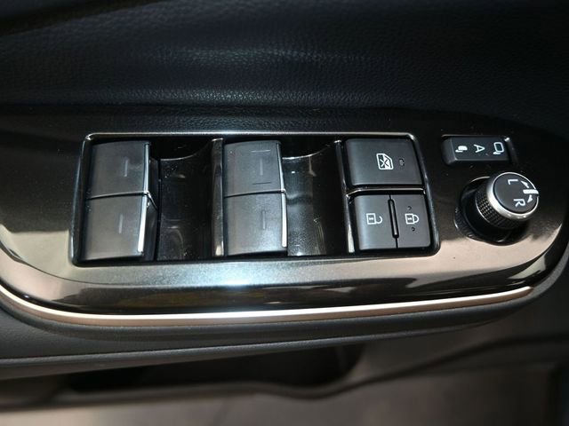 Used 2025 Toyota Crown Signia w/ Advanced Technology Package image 12