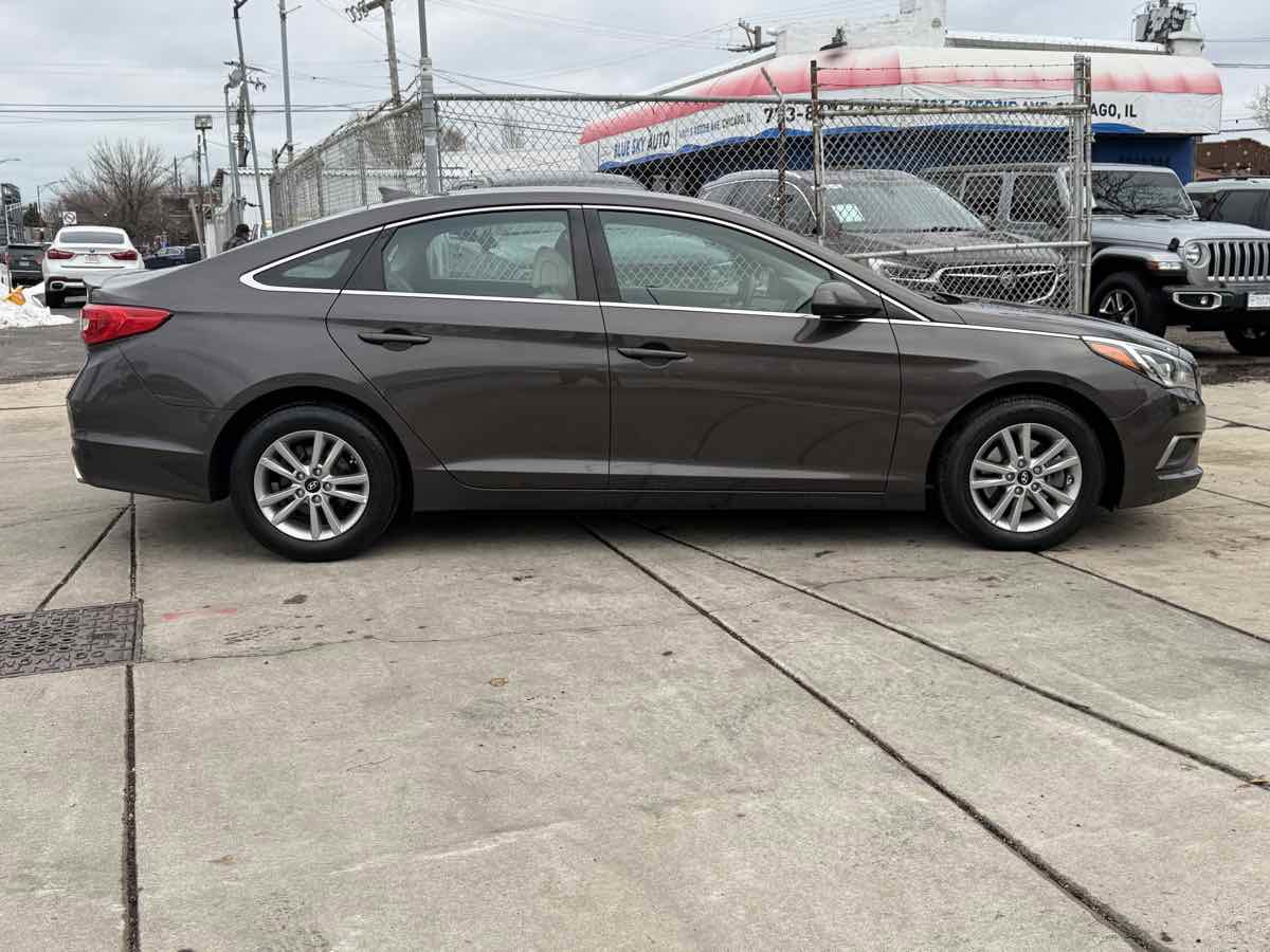 Used 2017 Hyundai Sonata SE image 3
