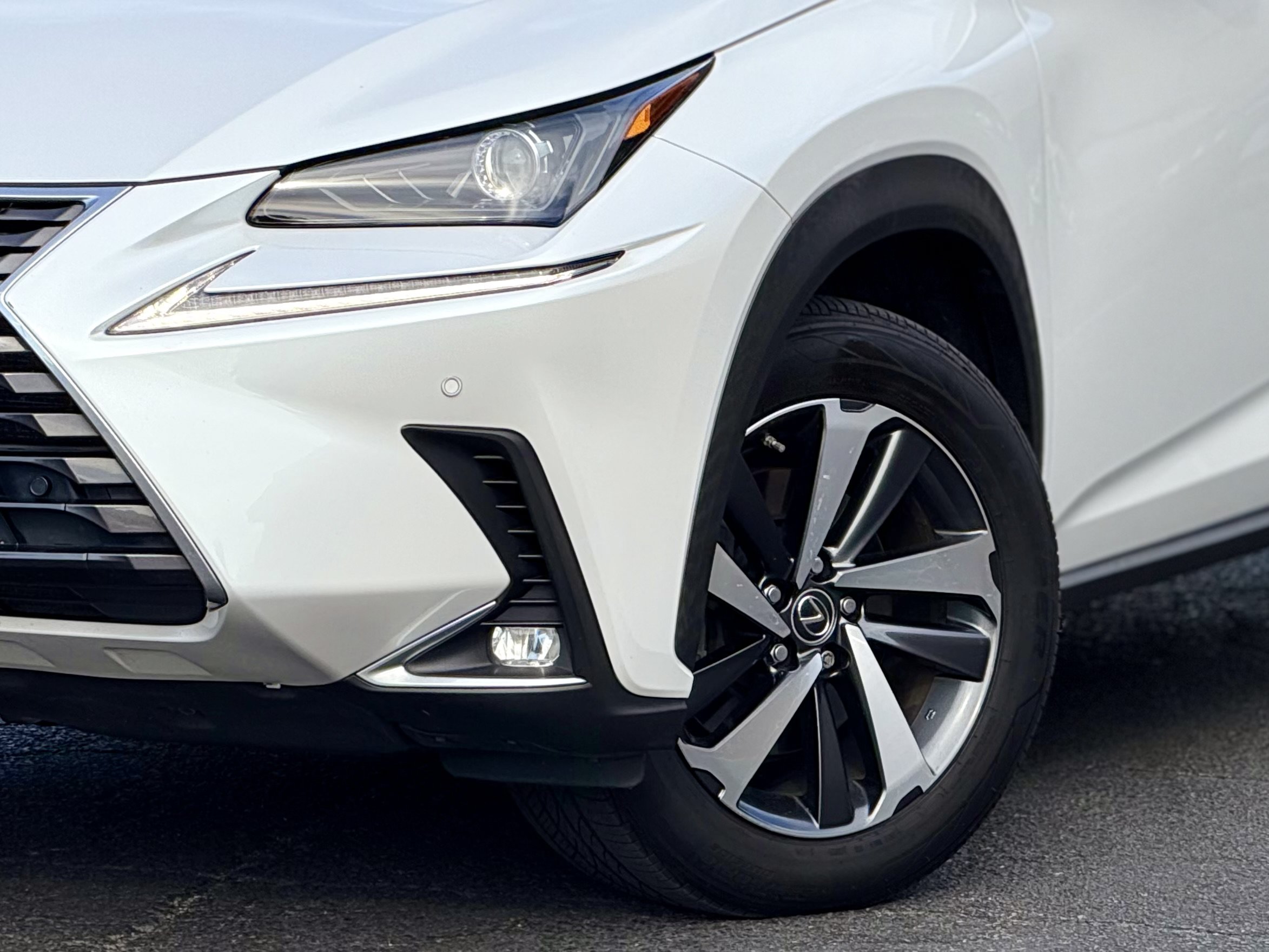 Used 2018 Lexus NX 300h AWD w/ Premium Package image 8
