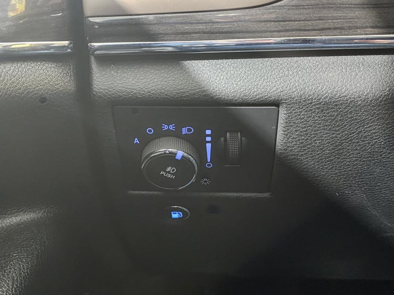 Used 2015 Jeep Grand Cherokee Overland w/ Advanced Technology Group image 11