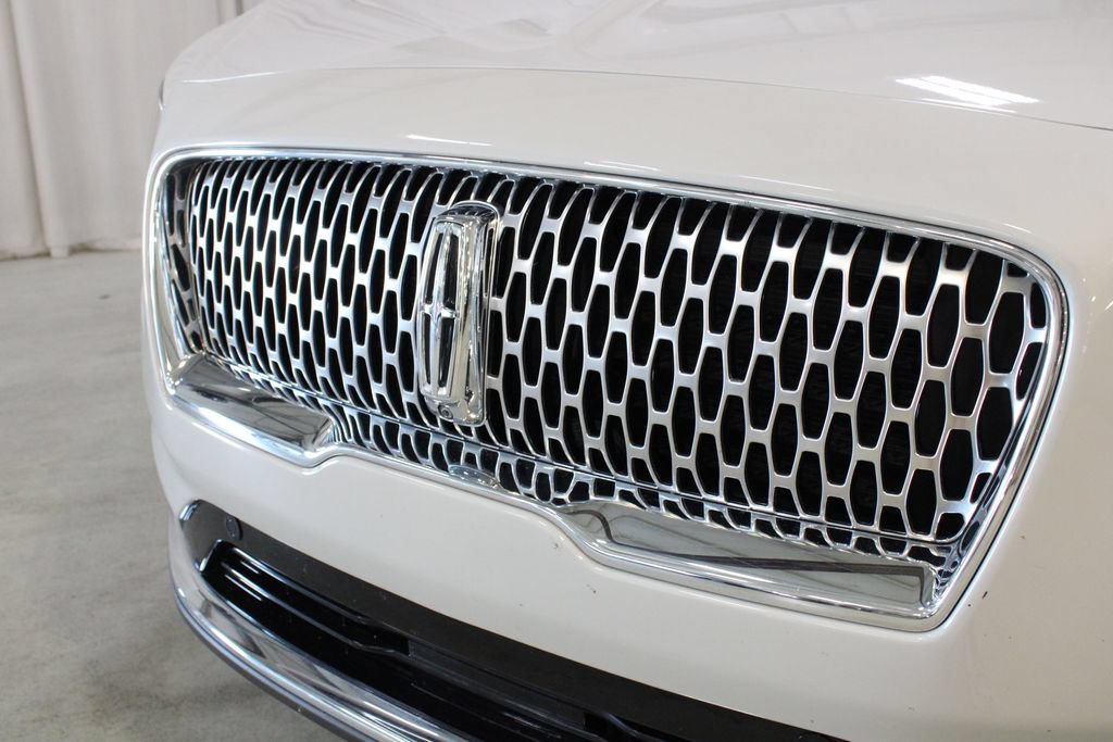 Used 2023 Lincoln Nautilus Reserve w/ Equipment Group 201A AWD/4WD image 34