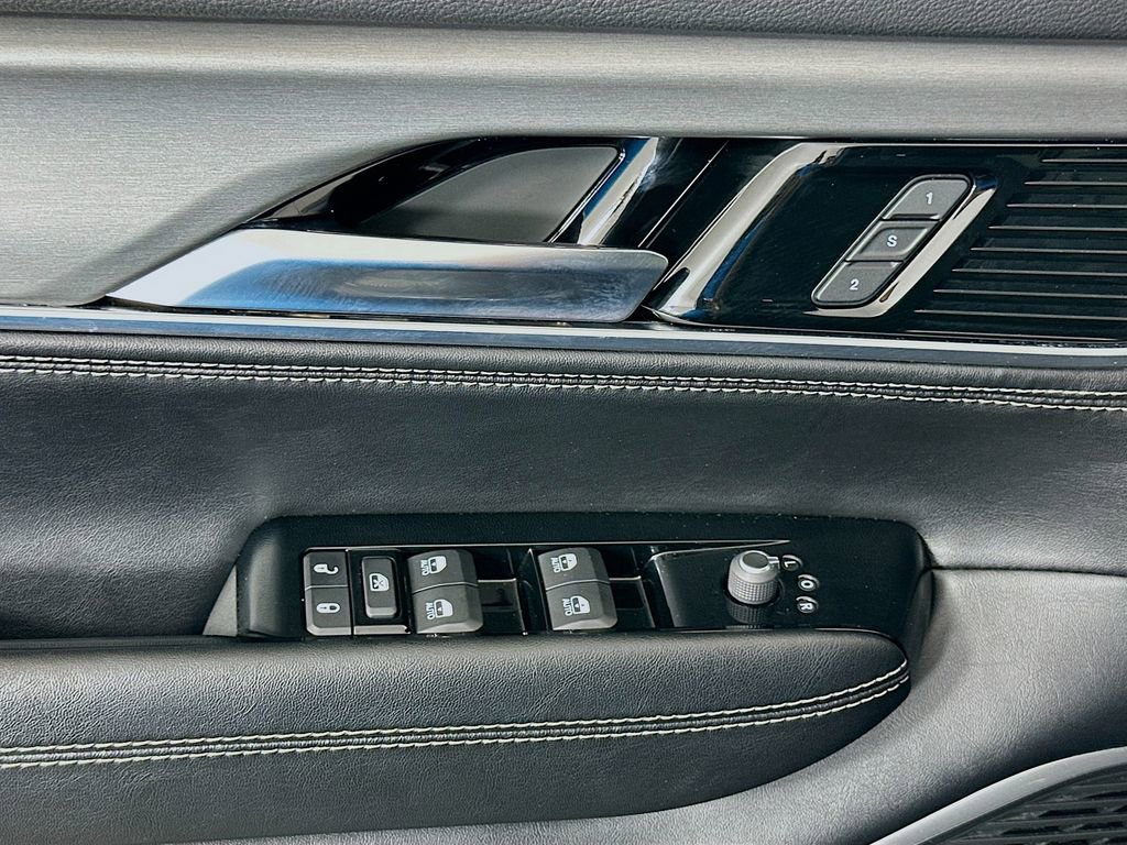 Used 2024 Jeep Wagoneer Series II AWD/4WD image 18