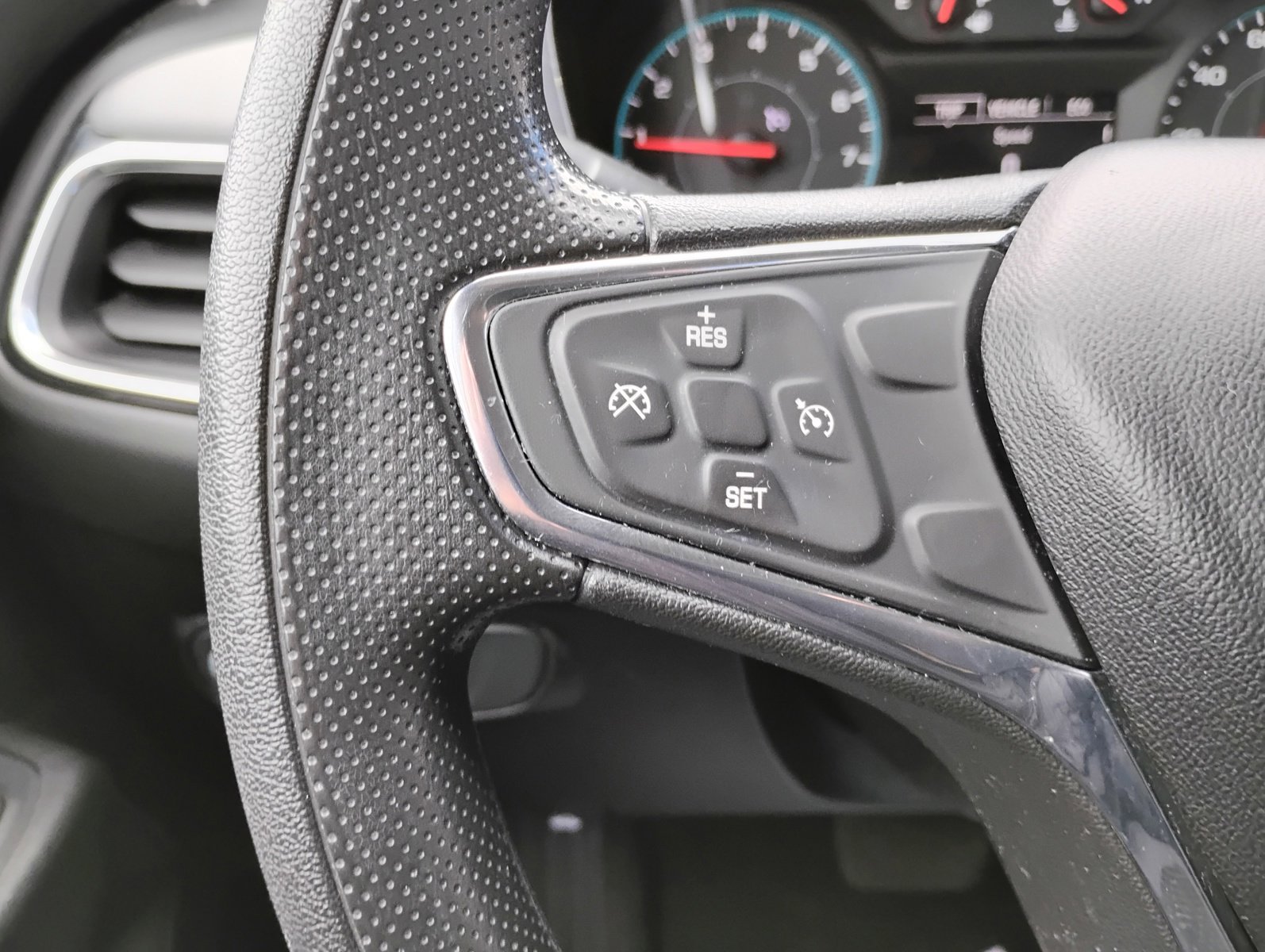 Used 2019 Chevrolet Equinox LS image 9