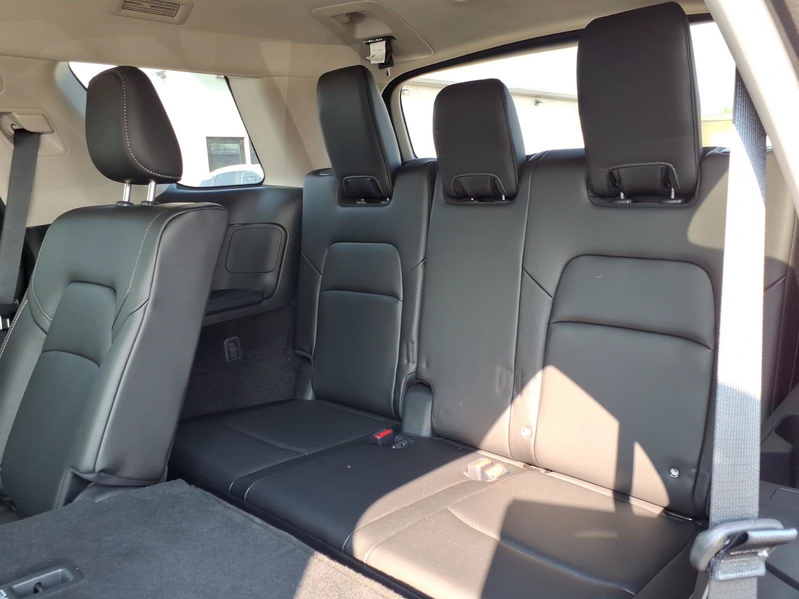 Used 2025 Nissan Pathfinder SL AWD/4WD image 10