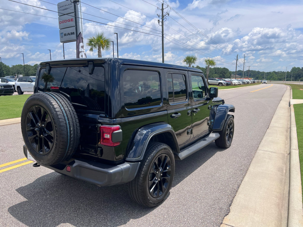Certified 2025 Jeep Wrangler Unlimited Sahara AWD/4WD image 5