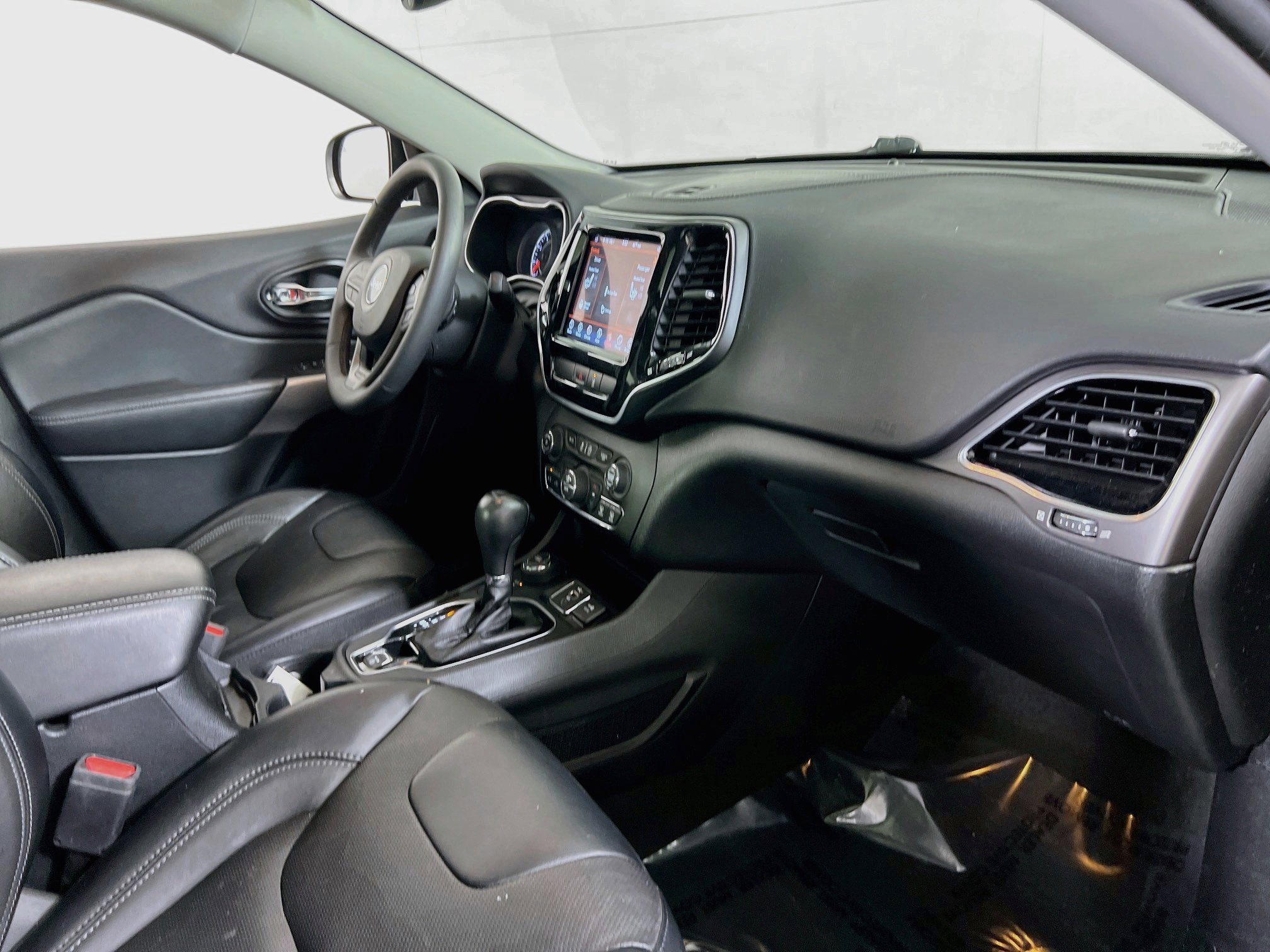 Used 2022 Jeep Cherokee Limited AWD/4WD image 28