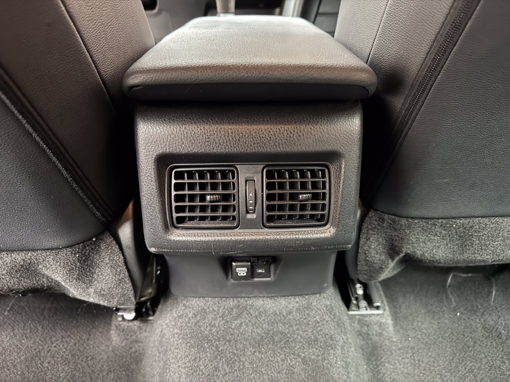 Used 2025 Toyota Camry SE FWD image 11