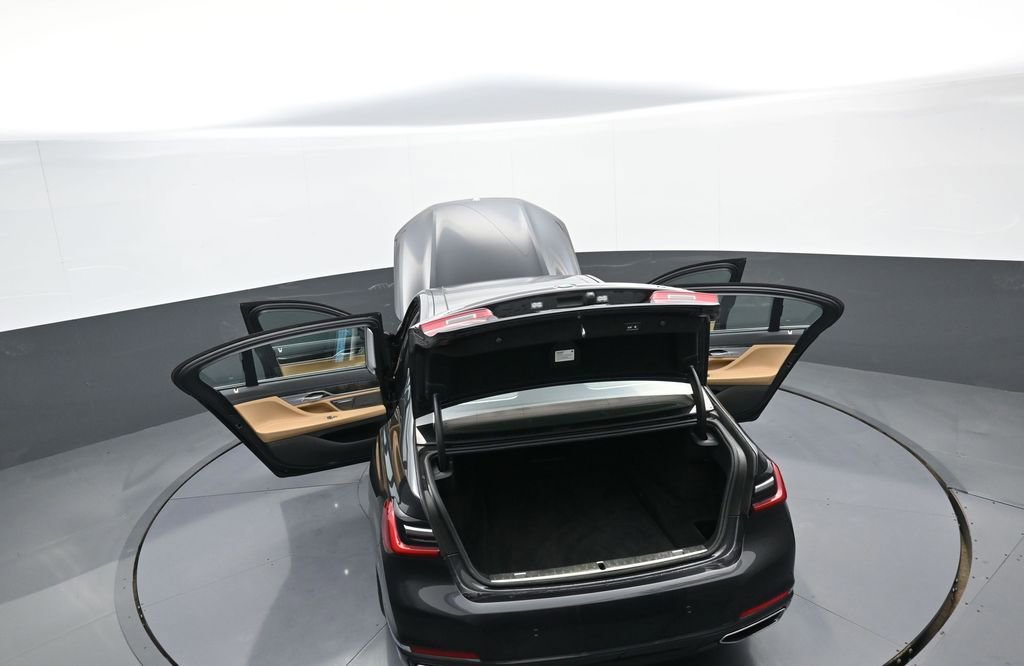 Used 2022 BMW 740i xDrive w/ Premium Package image 42