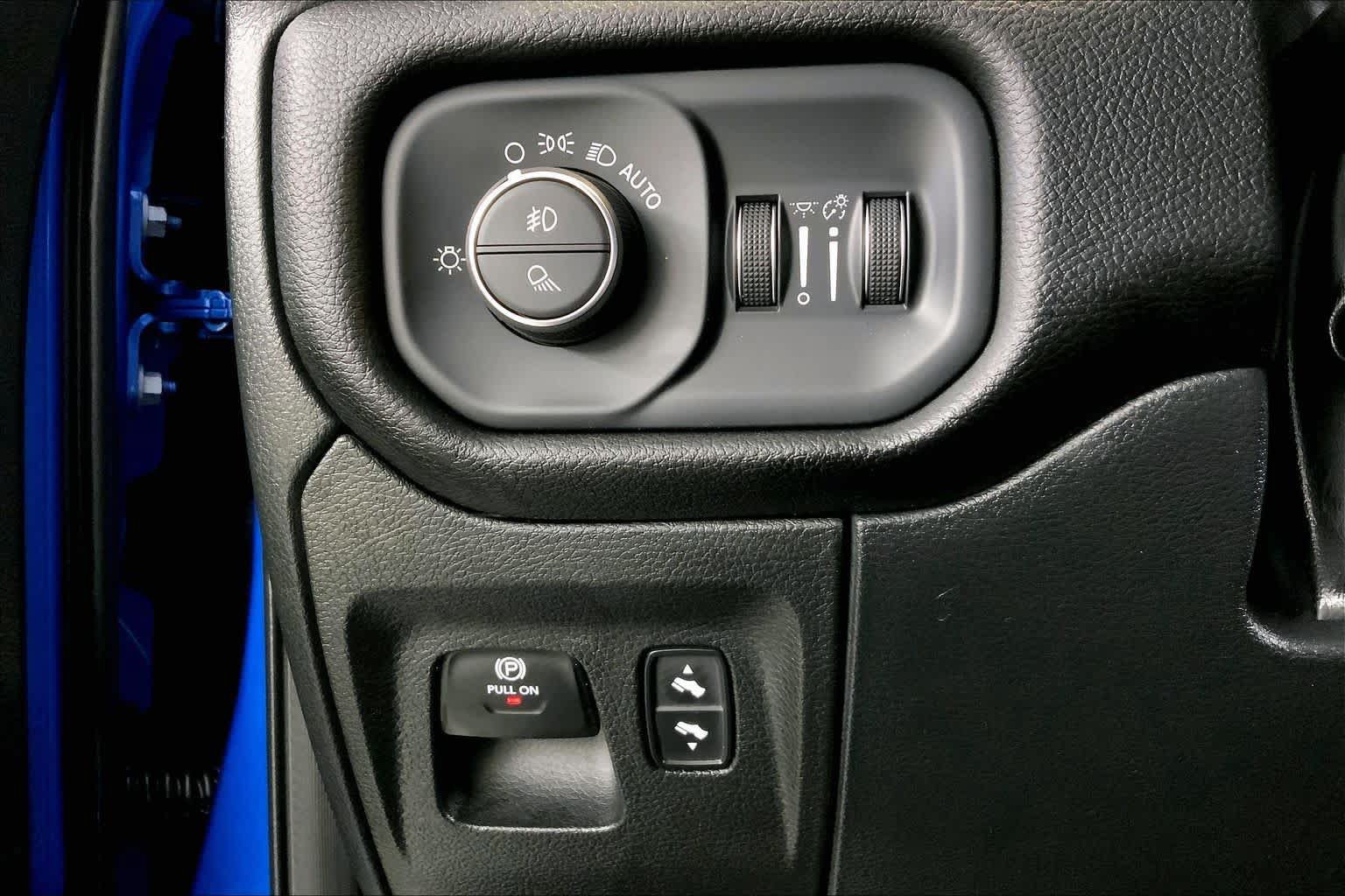 Used 2025 RAM 1500 Big Horn AWD/4WD image 35