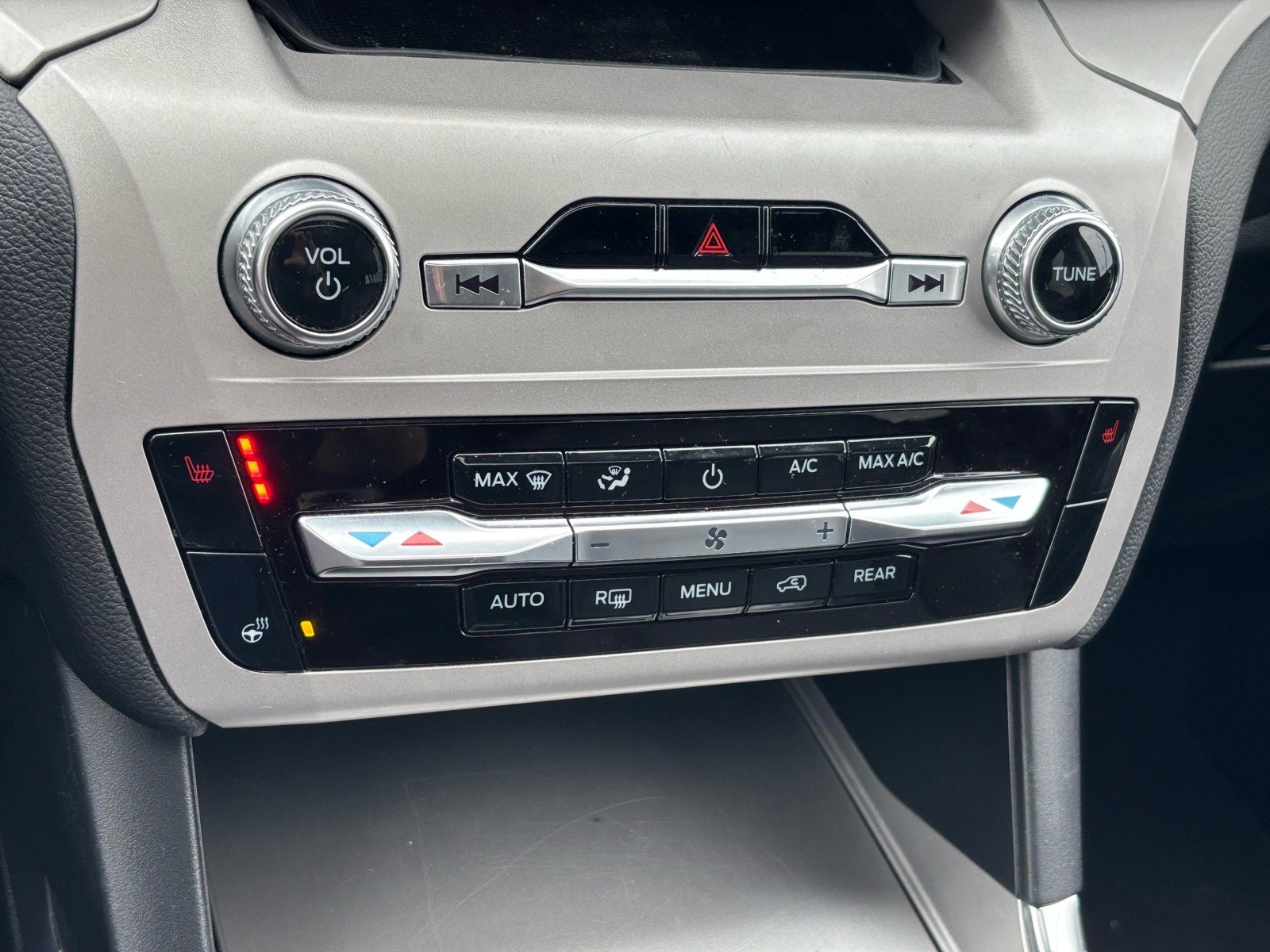 Used 2023 Ford Explorer XLT w/ Equipment Group 202A image 18