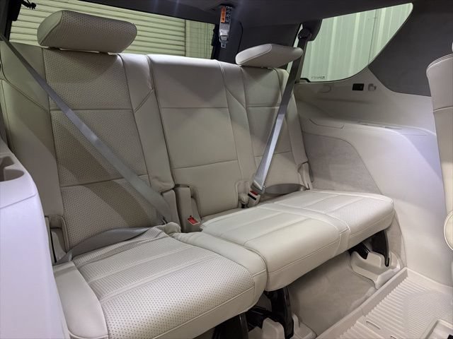 Certified 2025 Cadillac Escalade Premium Luxury Platinum w/ LPO, Radiant Package RWD image 28