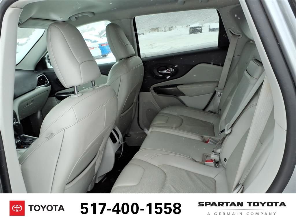 Used 2019 Jeep Cherokee Limited w/ Technology Group image 11