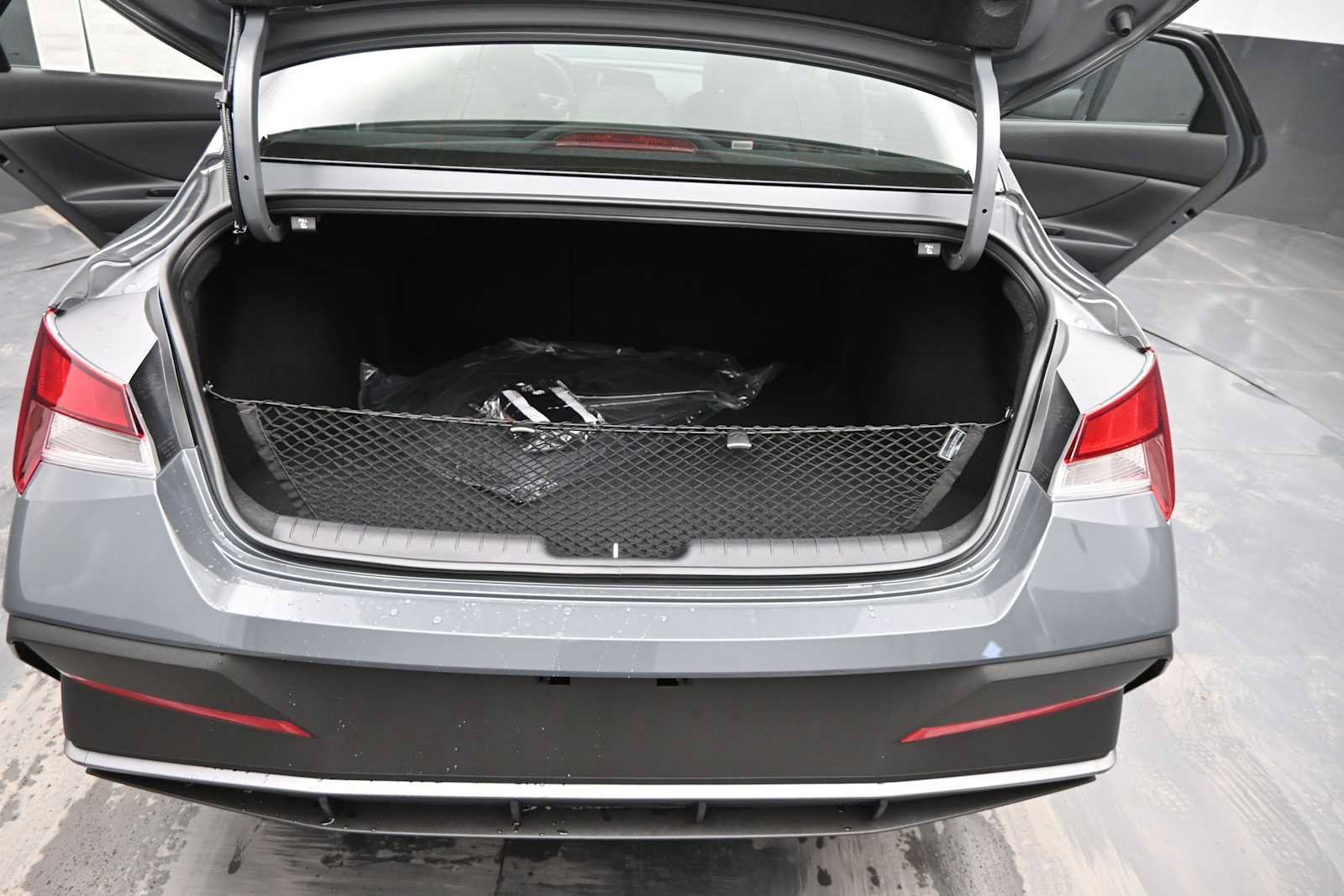 New 2026 Hyundai Elantra SEL Sport FWD image 13