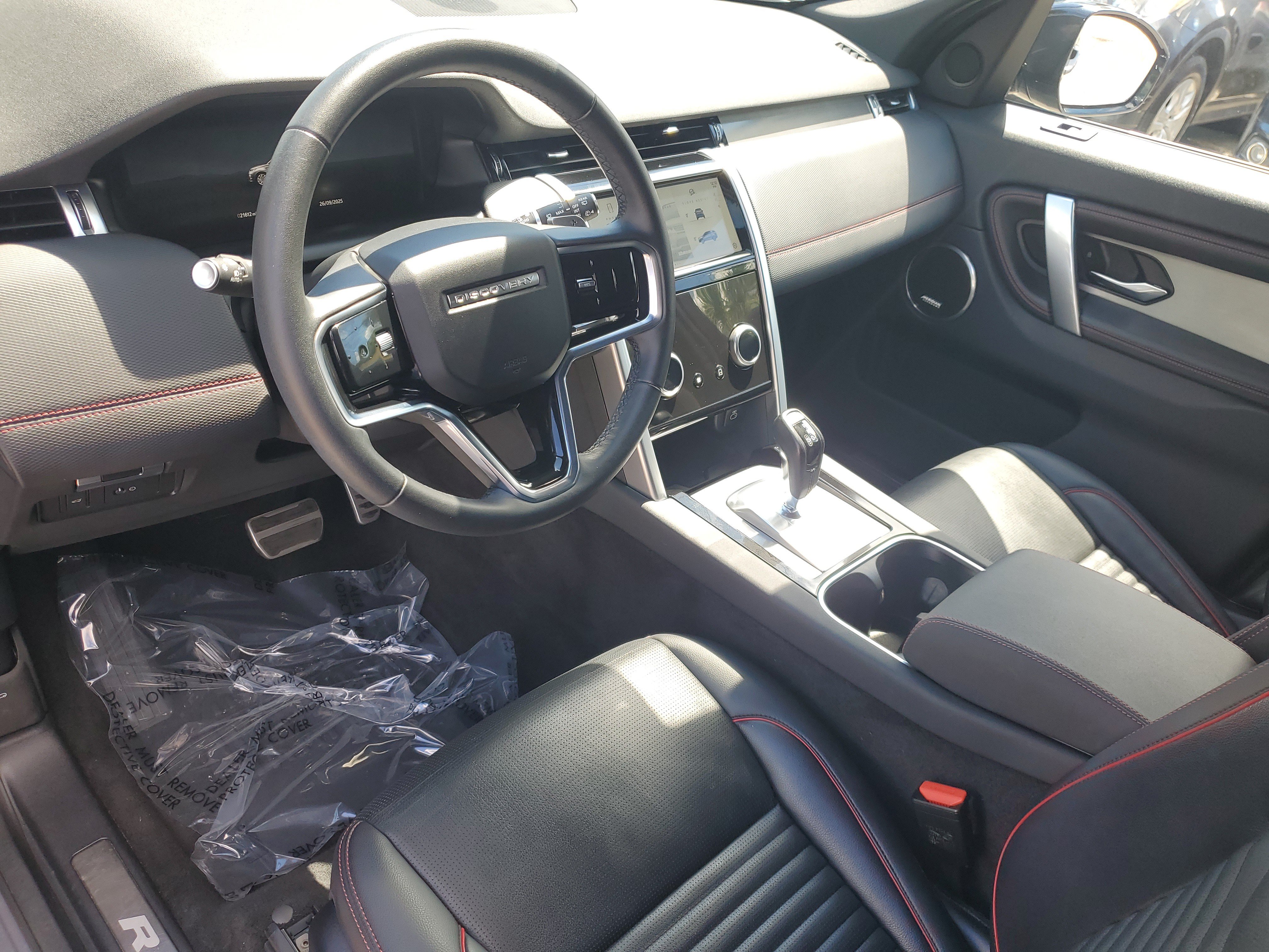 Used 2023 Land Rover Discovery Sport SE R-Dynamic AWD/4WD image 7