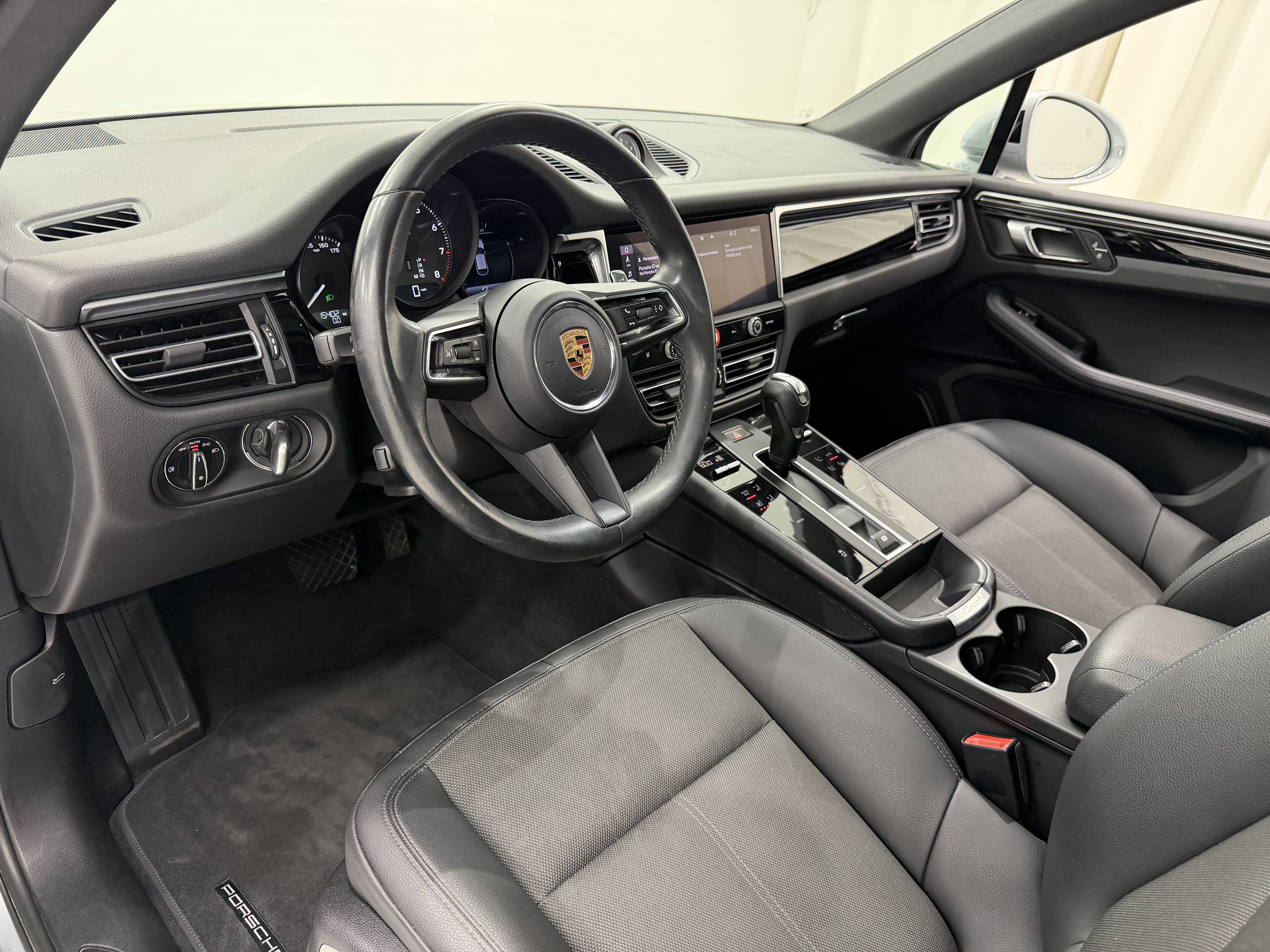Certified 2022 Porsche Macan image 25