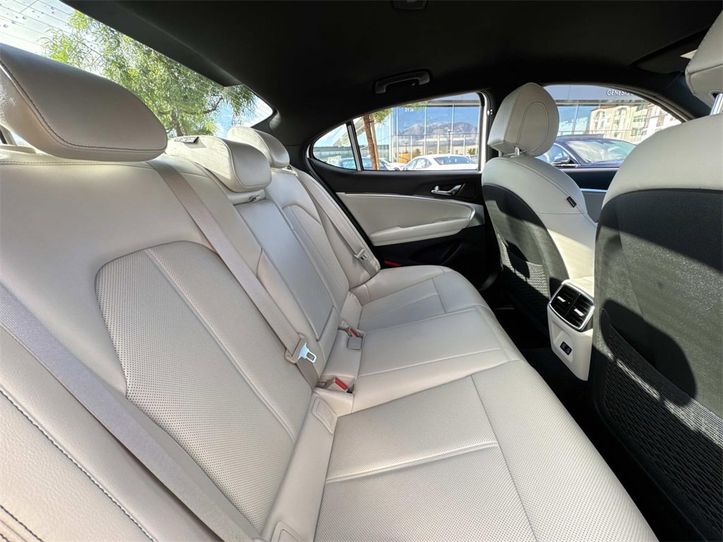 Used 2025 Genesis G70 2.5T image 27