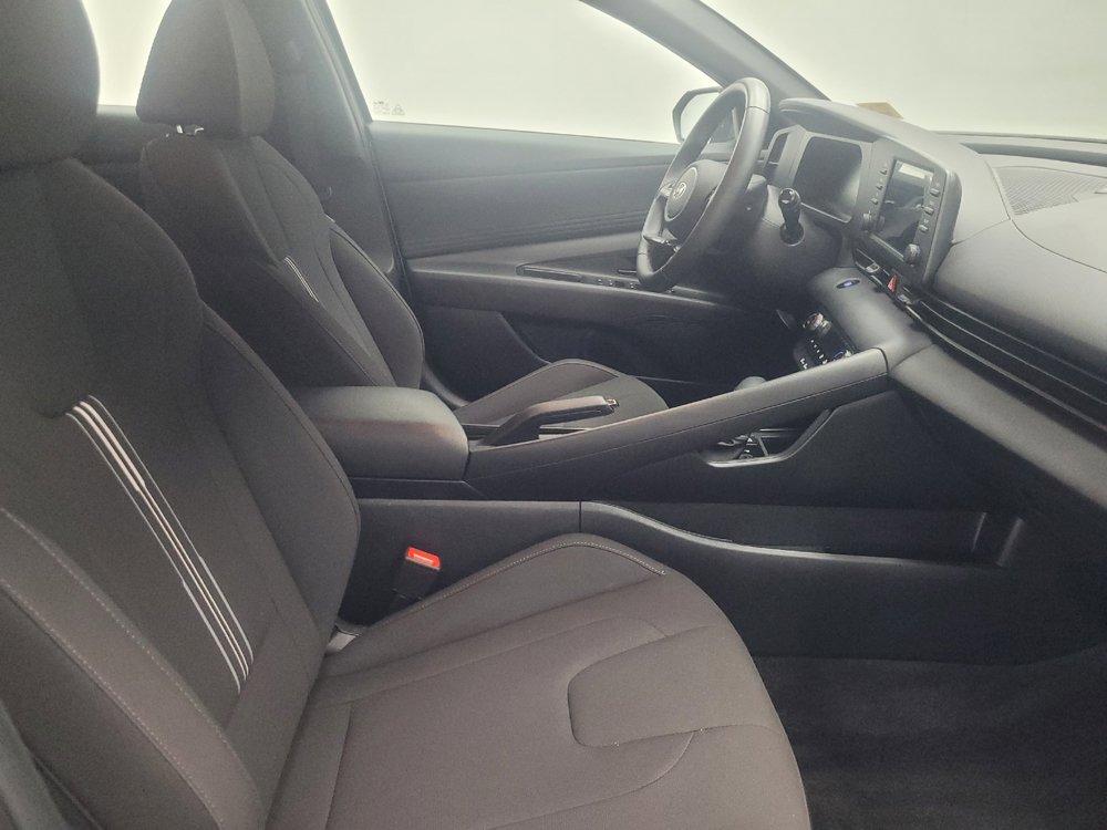 Used 2025 Hyundai Elantra Sport FWD image 21