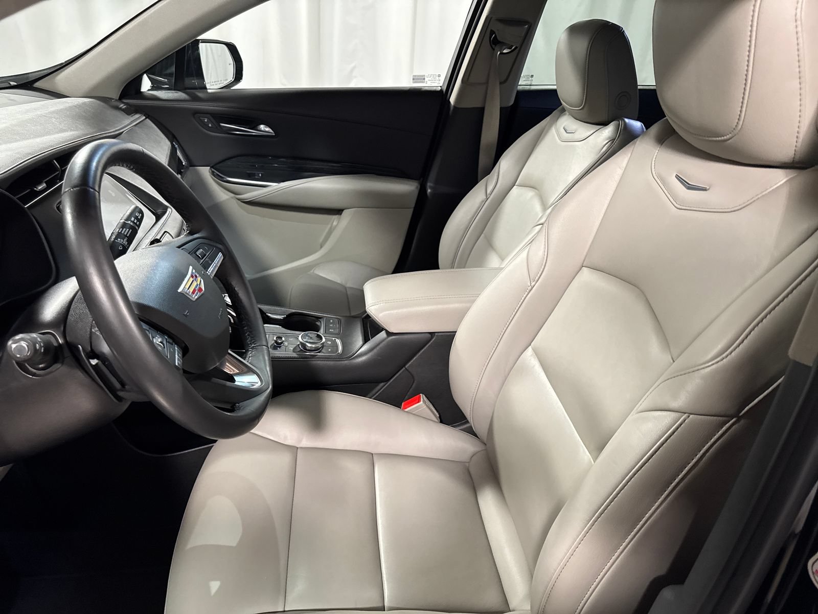 Used 2023 Cadillac XT4 Premium Luxury AWD/4WD image 3