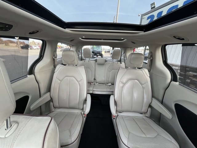 Used 2020 Chrysler Pacifica Limited image 31
