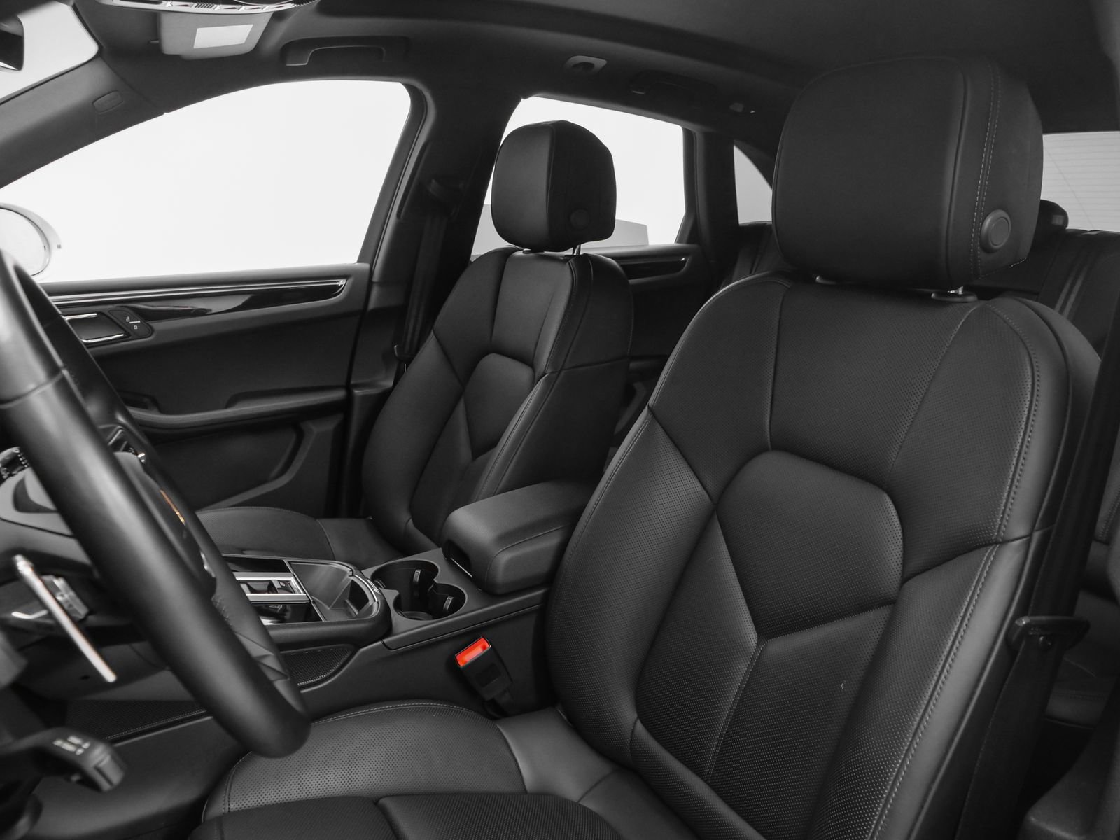 Used 2023 Porsche Macan image 5