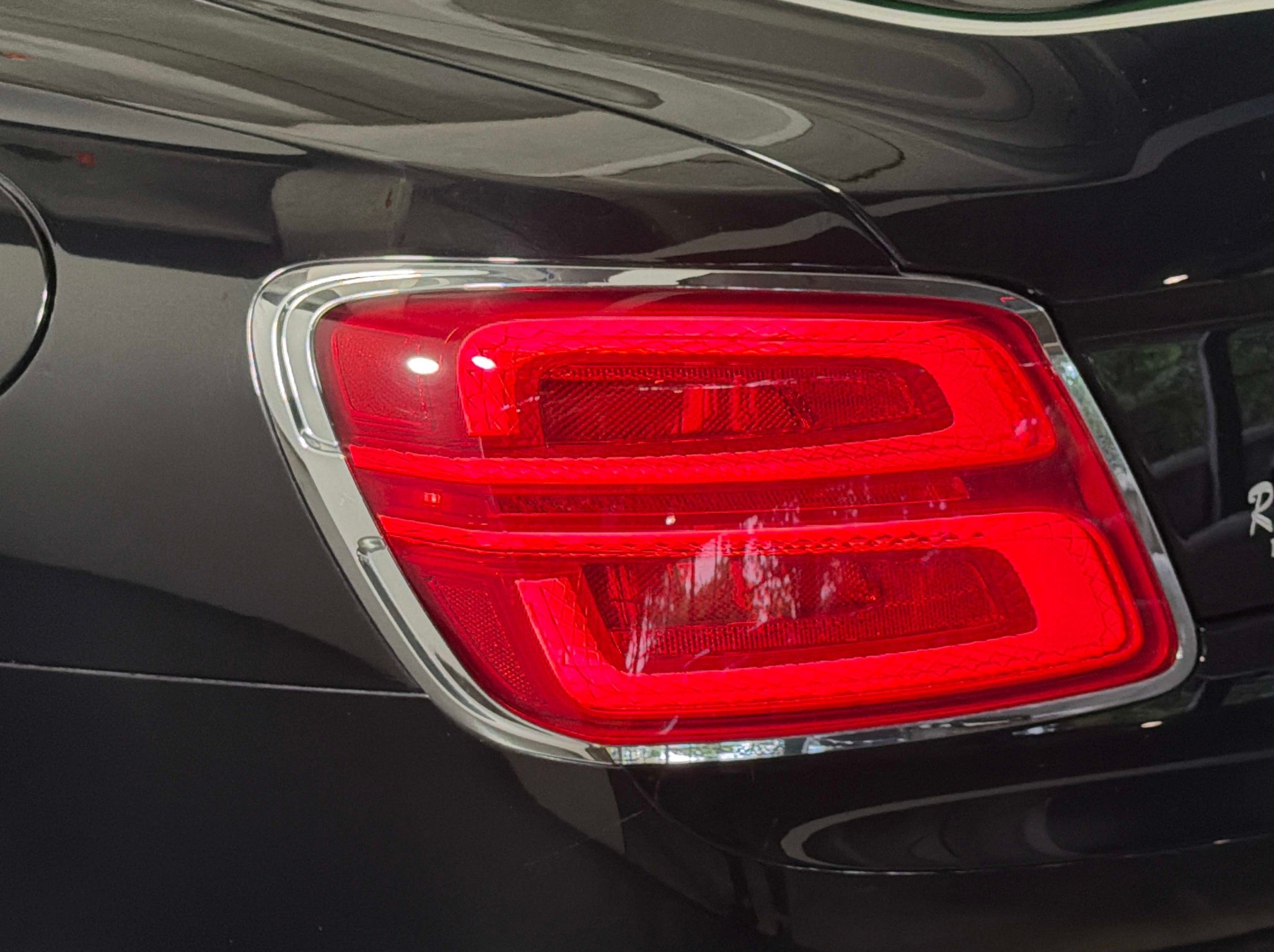 Used 2022 Bentley Flying Spur Plug-In Hybrid AWD/4WD image 9