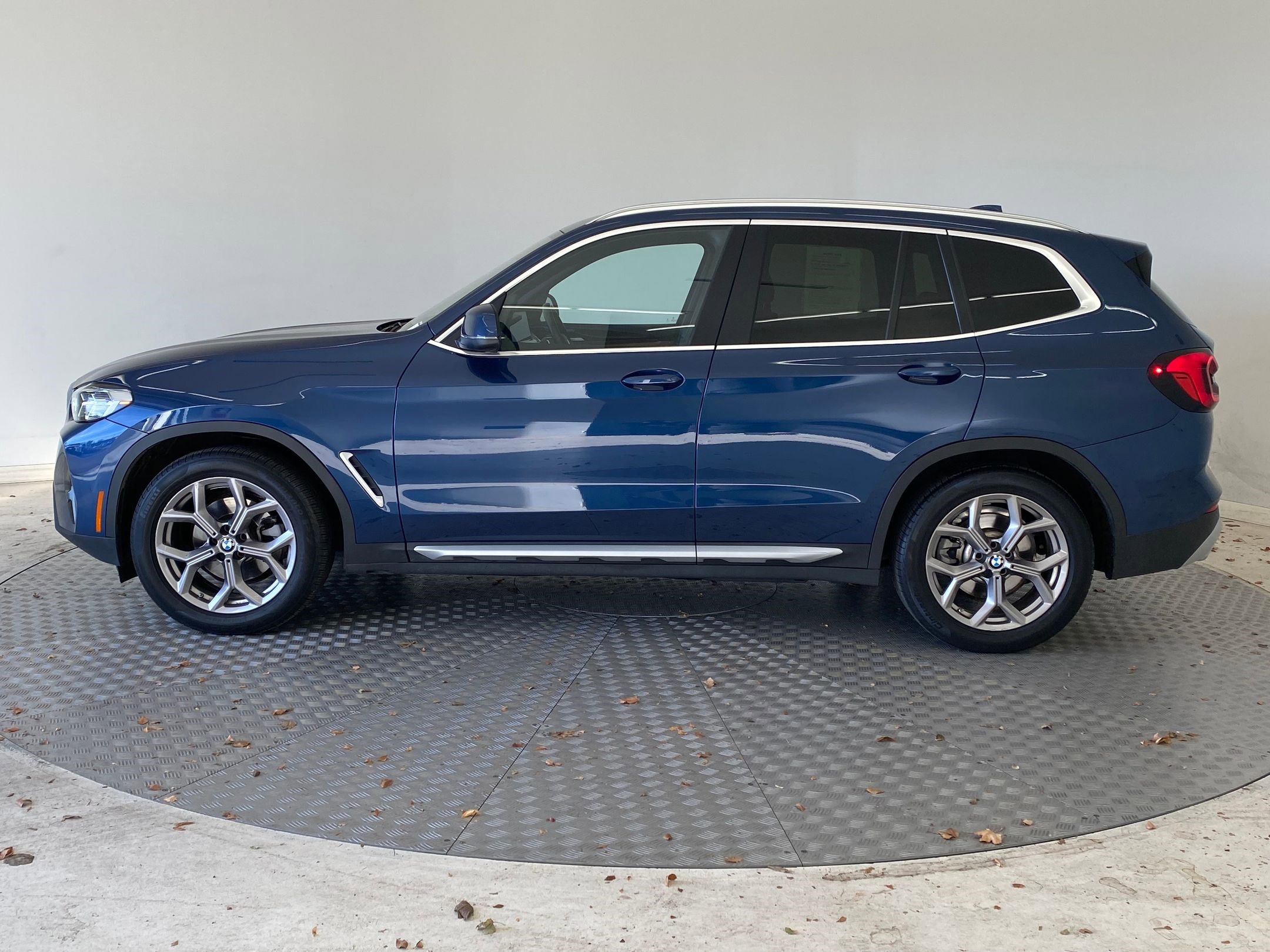 Certified 2022 BMW X3 xDrive30i w/ Premium Package 2 (ZPA) image 2