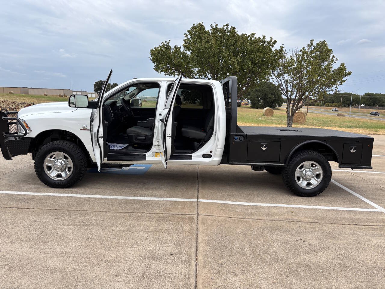 Used 2017 RAM 2500 Tradesman w/ Chrome Appearance Group AWD/4WD image 5