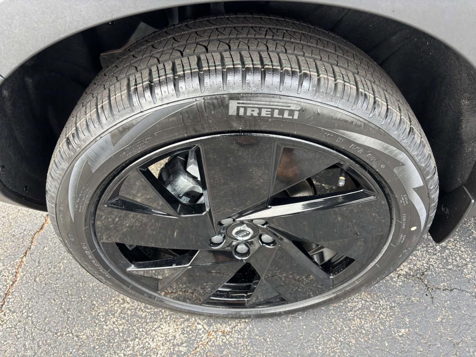 New 2026 Volvo XC40 B5 Ultra w/ Protection Package Premier image 9