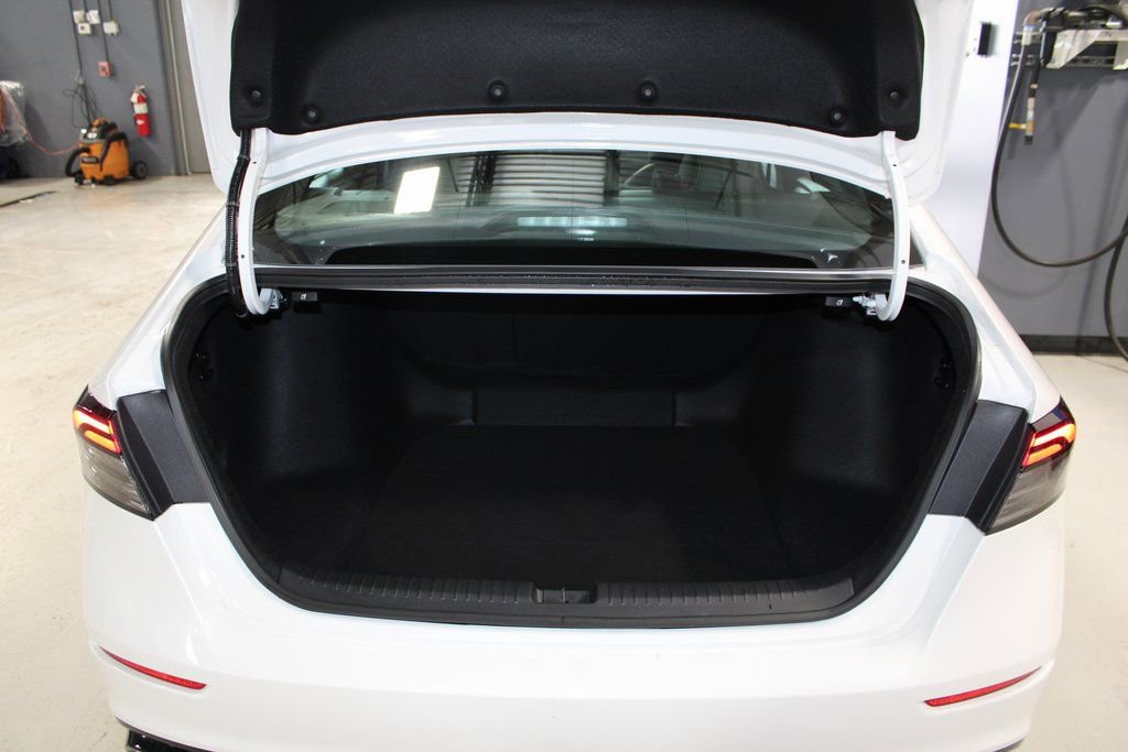 Used 2025 Honda Accord Sport image 45