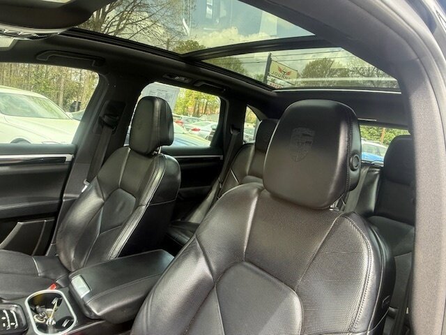 Used 2017 Porsche Cayenne Platinum Edition AWD/4WD image 10