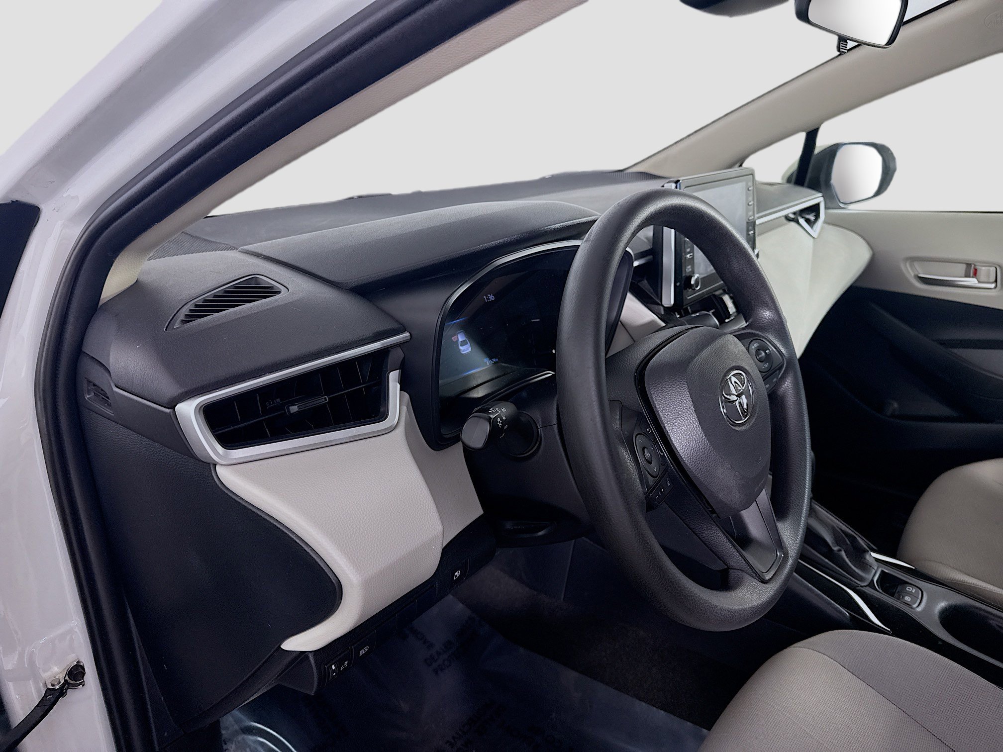 Used 2021 Toyota Corolla LE image 23