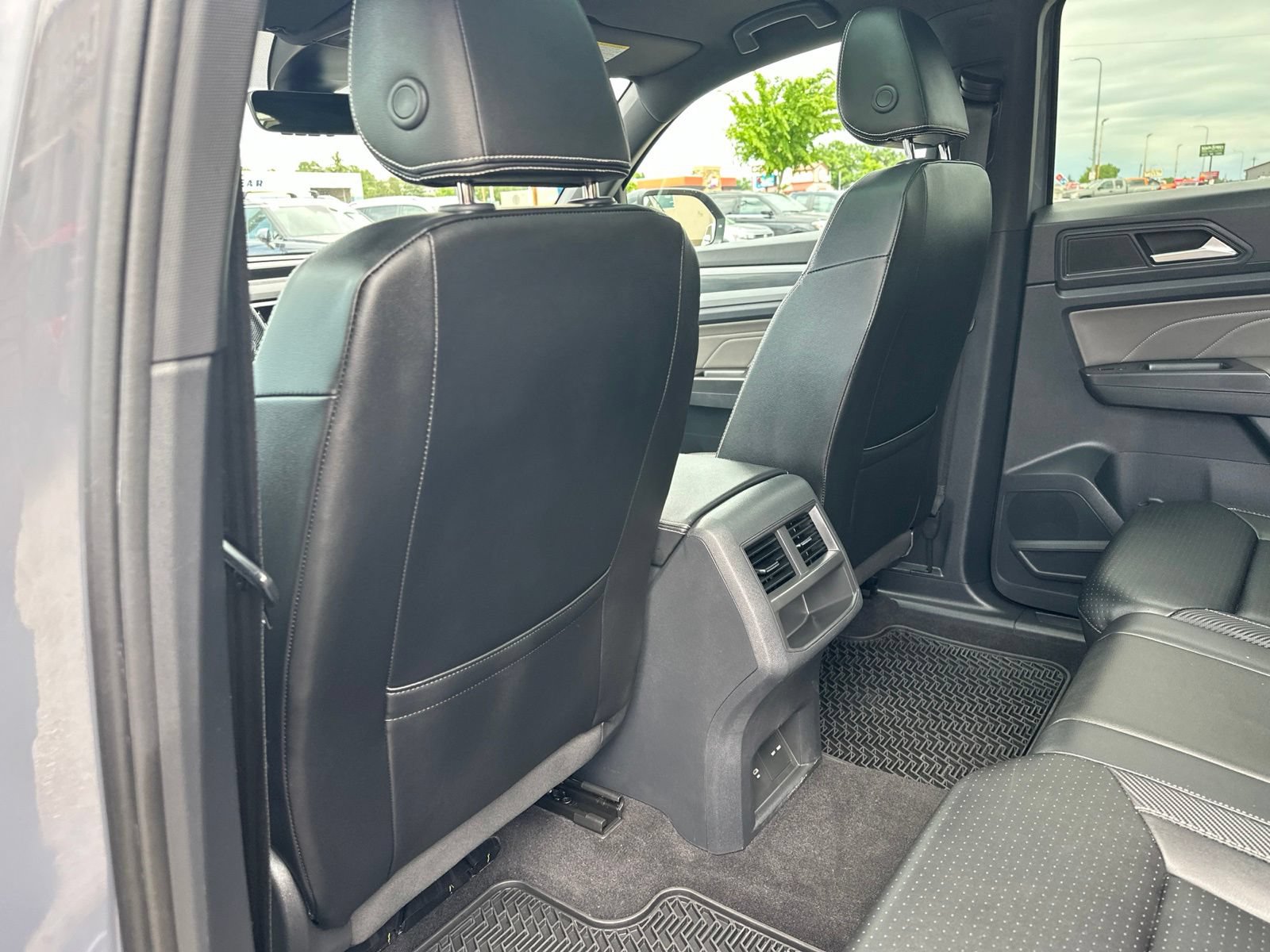 Certified 2022 Volkswagen Atlas Cross Sport SEL R-Line AWD/4WD image 25
