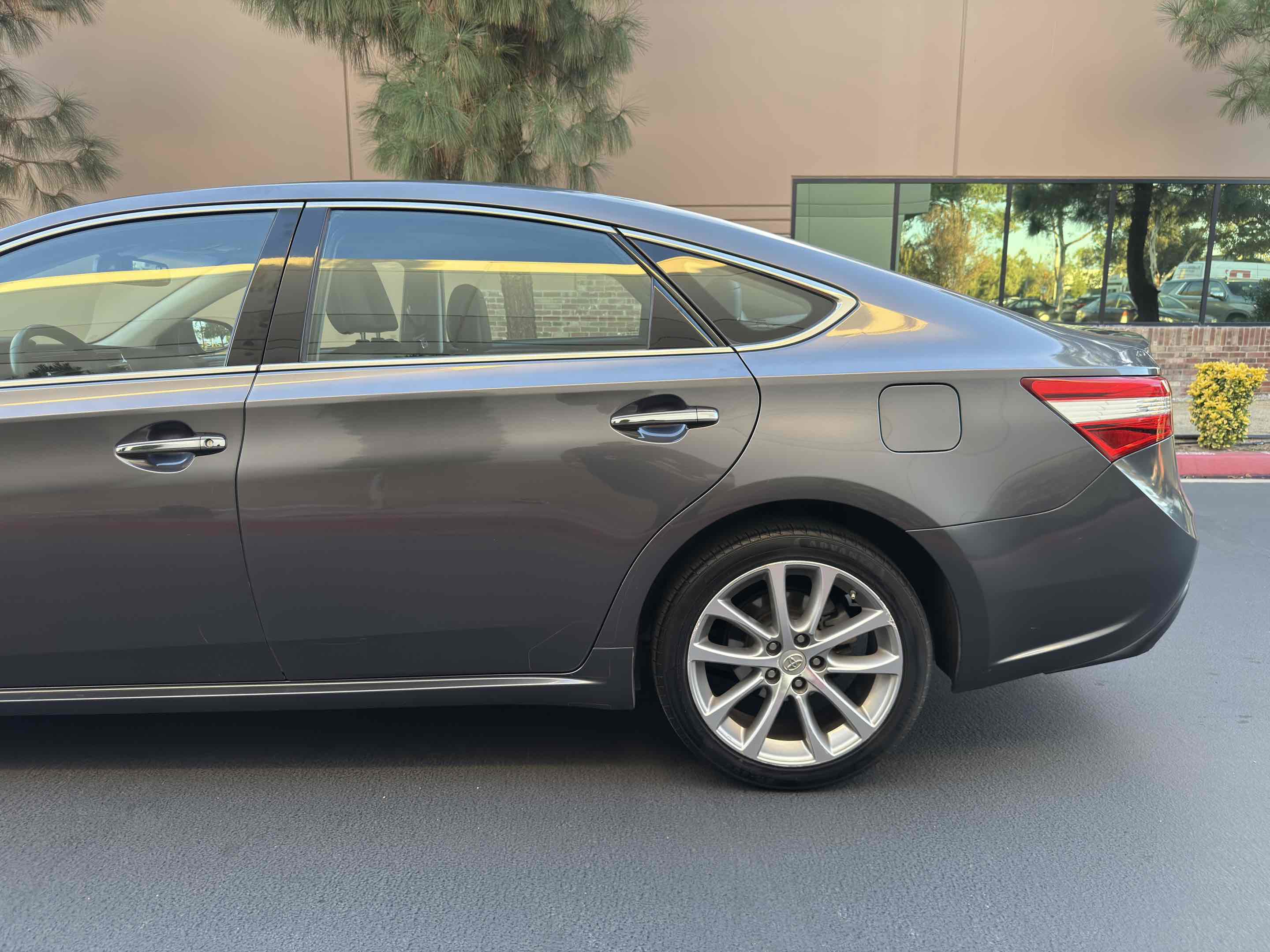 Used 2014 Toyota Avalon XLE Touring image 17