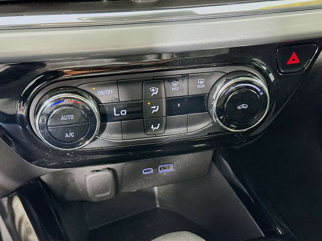 Used 2025 Chevrolet Trax LT FWD image 21