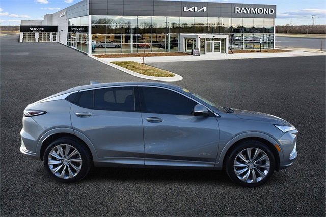 Certified 2024 Buick Envista Avenir image 2