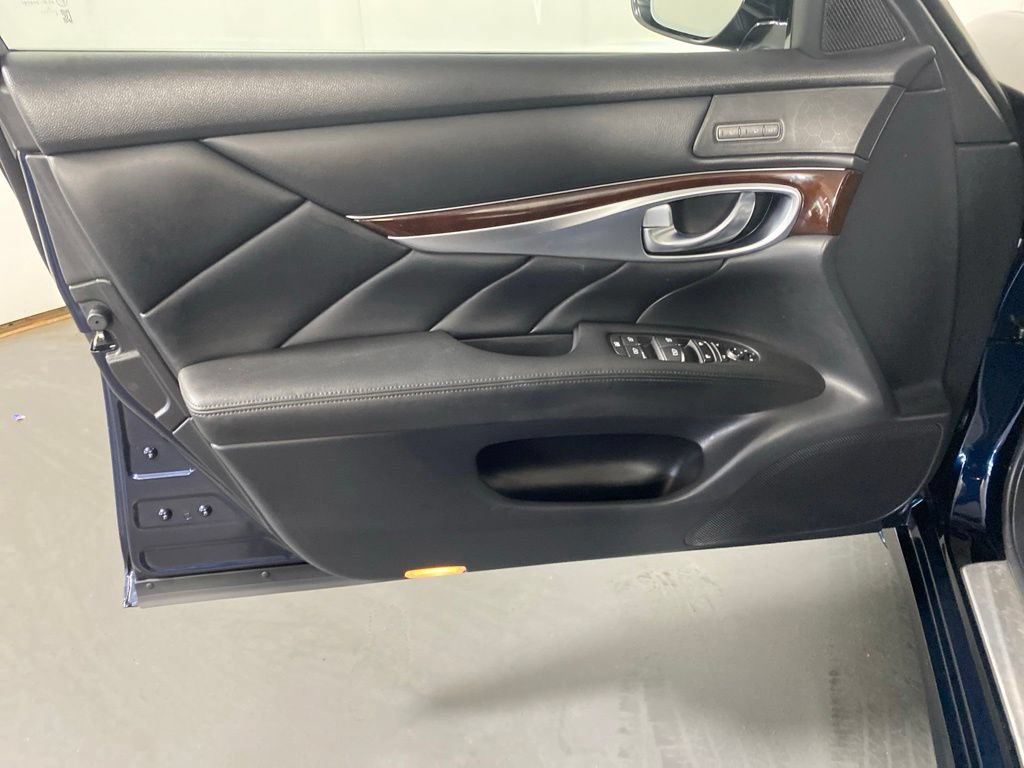 Used 2017 INFINITI Q70 3.7 w/ Technology Package AWD/4WD image 24