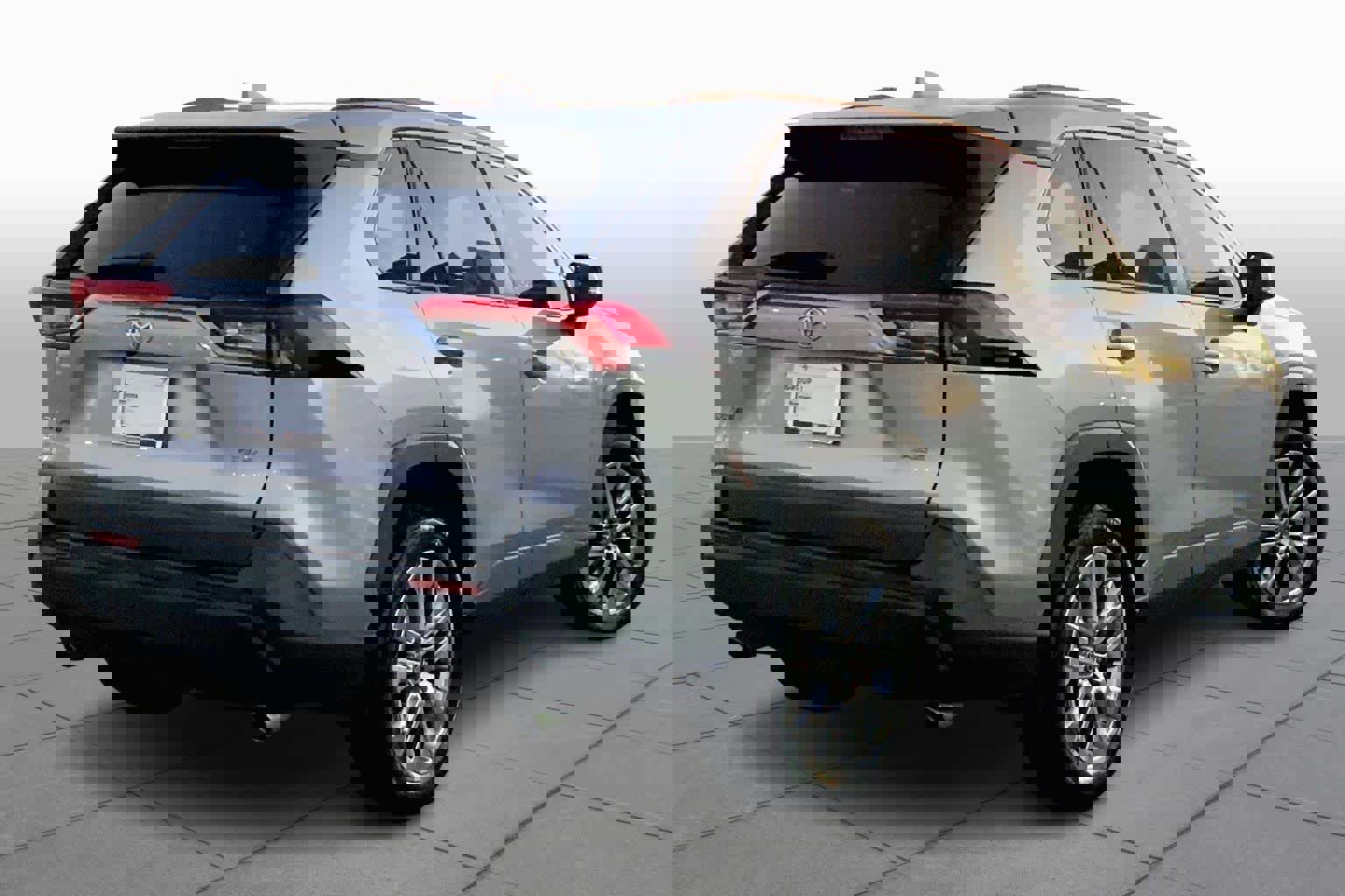 Used 2023 Toyota RAV4 XLE Premium image 13