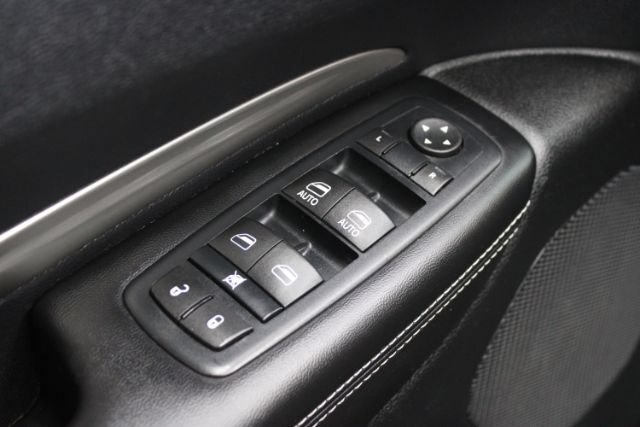 Used 2016 Dodge Durango SXT w/ Blacktop Package AWD/4WD image 11