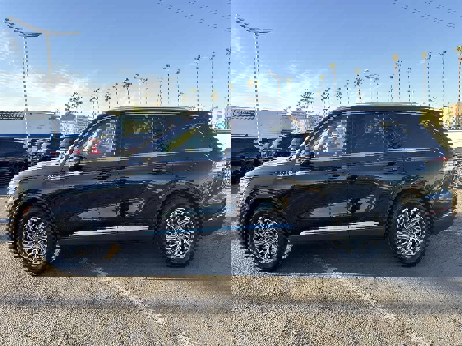 Used 2023 Lincoln Aviator 2WD image 3