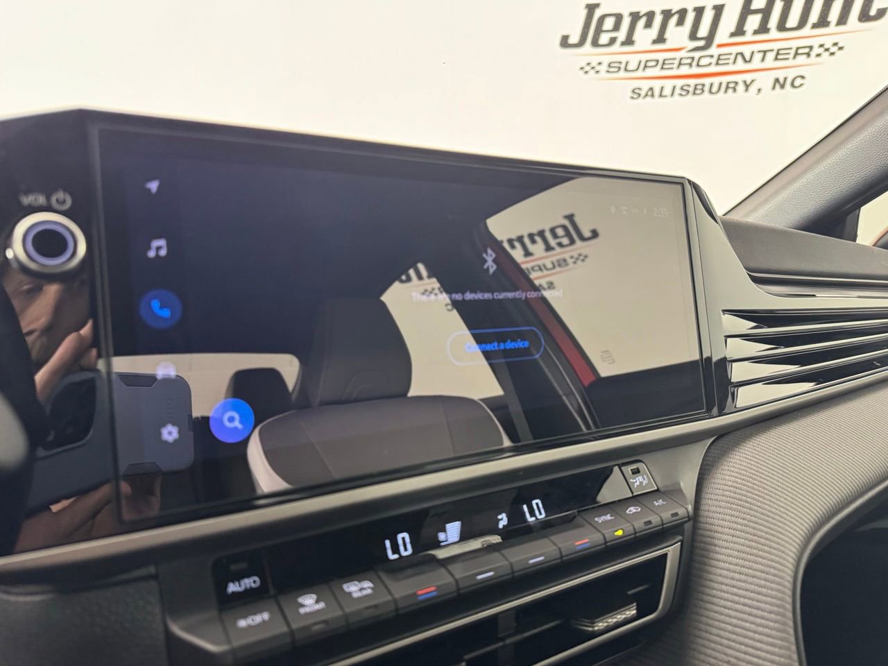 Used 2025 Toyota Camry SE w/ Multimedia Upgrade Package FWD image 19