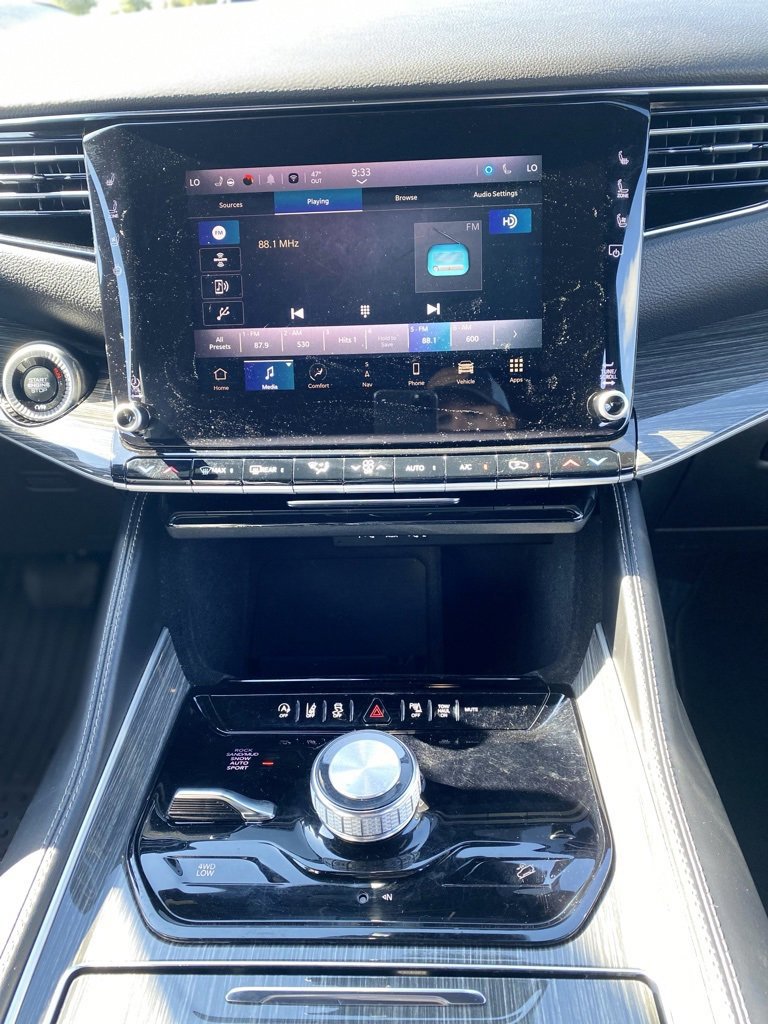 Used 2022 Jeep Wagoneer Series III AWD/4WD image 26