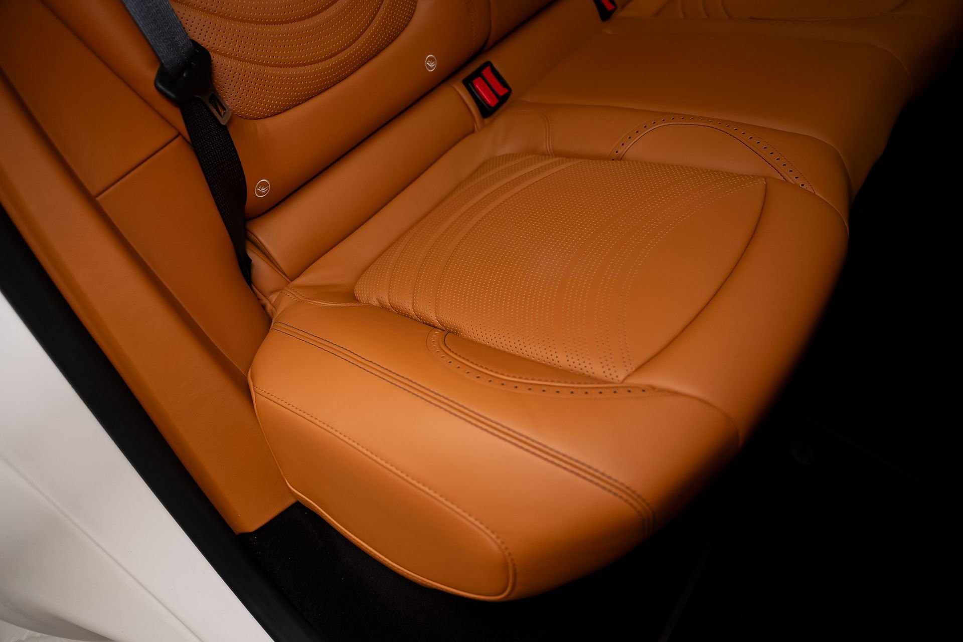 Used 2023 Aston Martin DBX AWD/4WD image 65