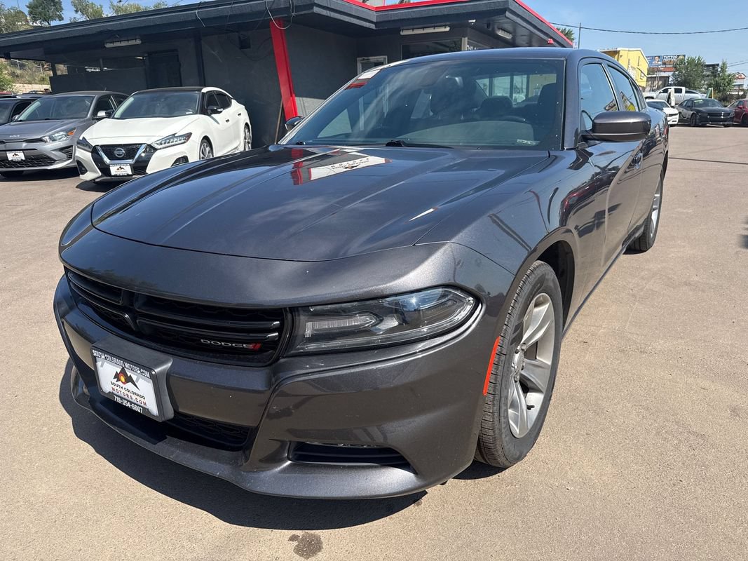 Used 2016 Dodge Charger SXT w/ Navigation & Travel Group RWD image 3