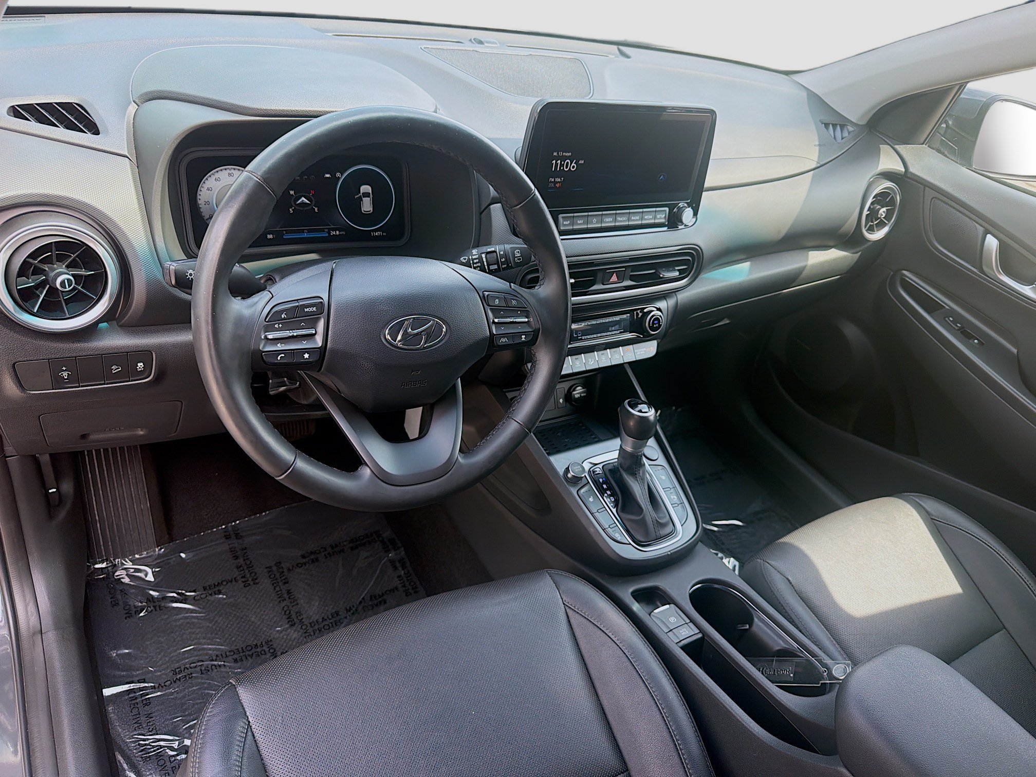 Used 2023 Hyundai Kona Limited w/ Cargo Package FWD image 7