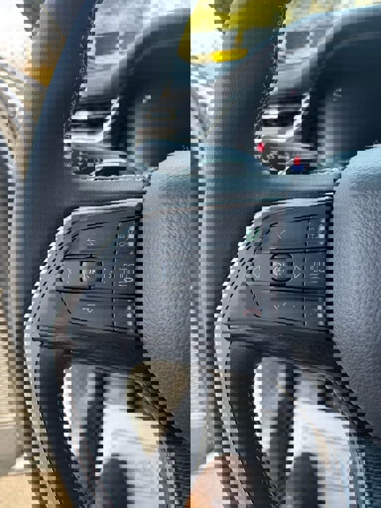 Used 2025 Jeep Grand Cherokee Altitude image 10