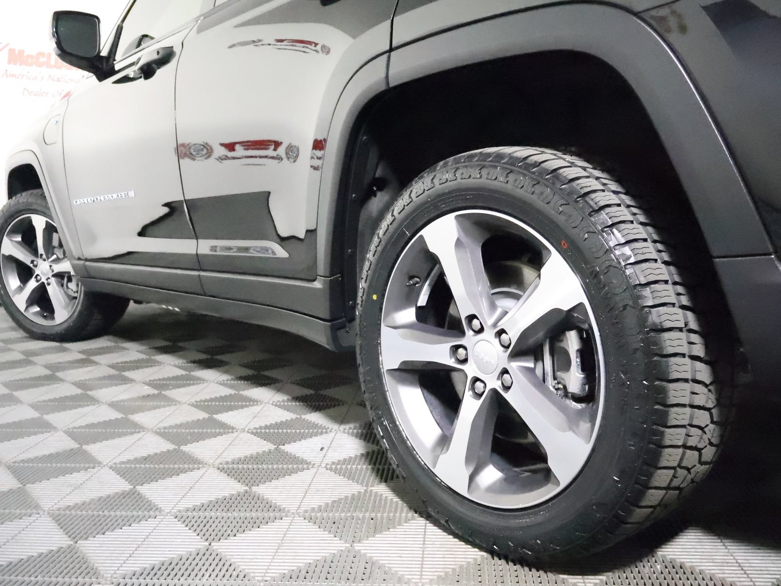 Used 2024 Jeep Grand Cherokee Limited 4xe w/ Luxury Tech Group II AWD/4WD image 11