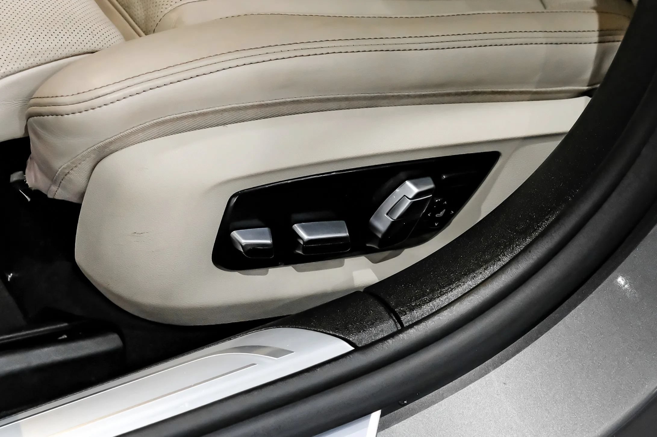 Used 2018 BMW 750i xDrive AWD/4WD image 37