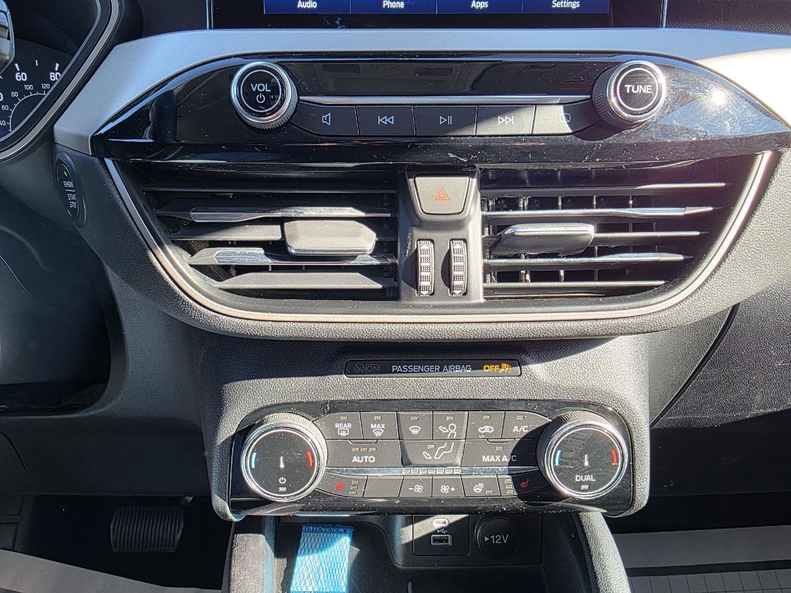 Used 2022 Ford Escape SE w/ SE Sport Appearance Package image 21