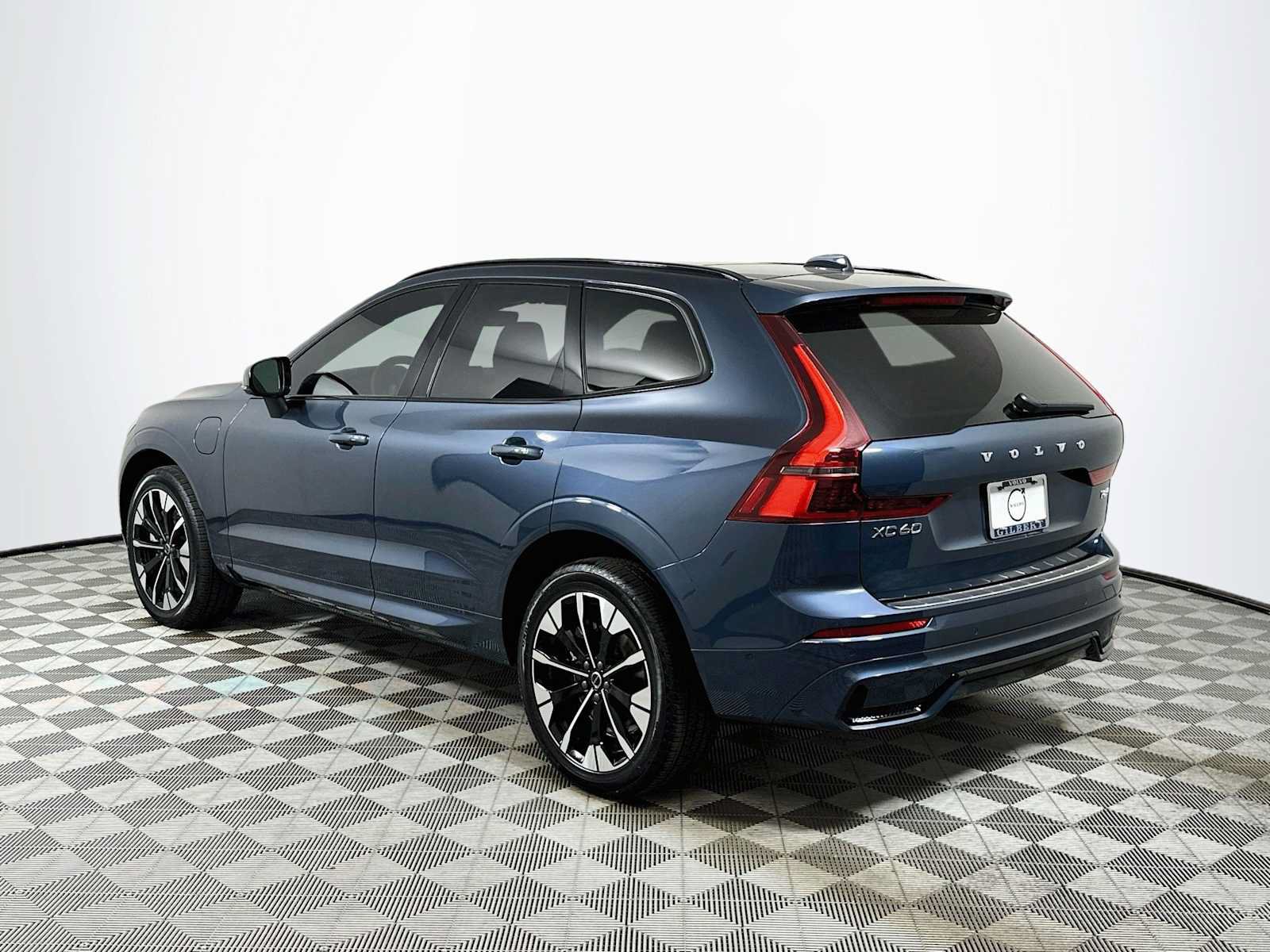 Used 2026 Volvo XC60 T8 Plus w/ Protection Package Premier AWD/4WD image 5