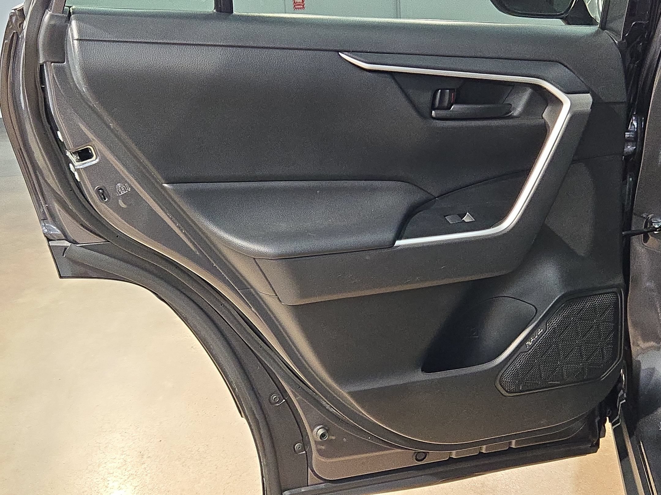 Used 2022 Toyota RAV4 LE FWD image 32